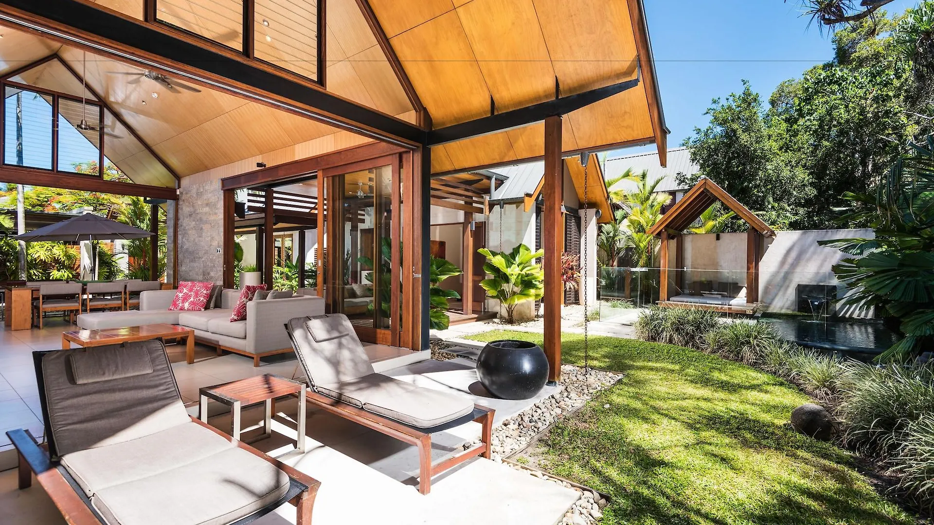 Niramaya Villas And Spa Port Douglas 5*,