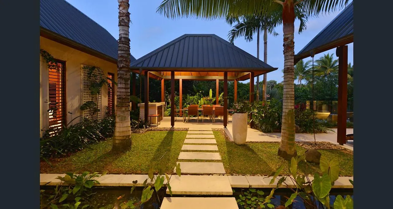 Niramaya Villas And Spa Port Douglas 5*,